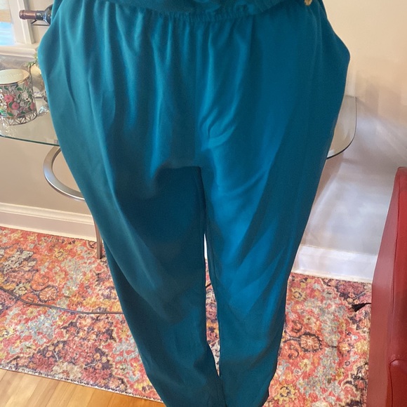 Guess plunging tank romper - Picture 3 of 8